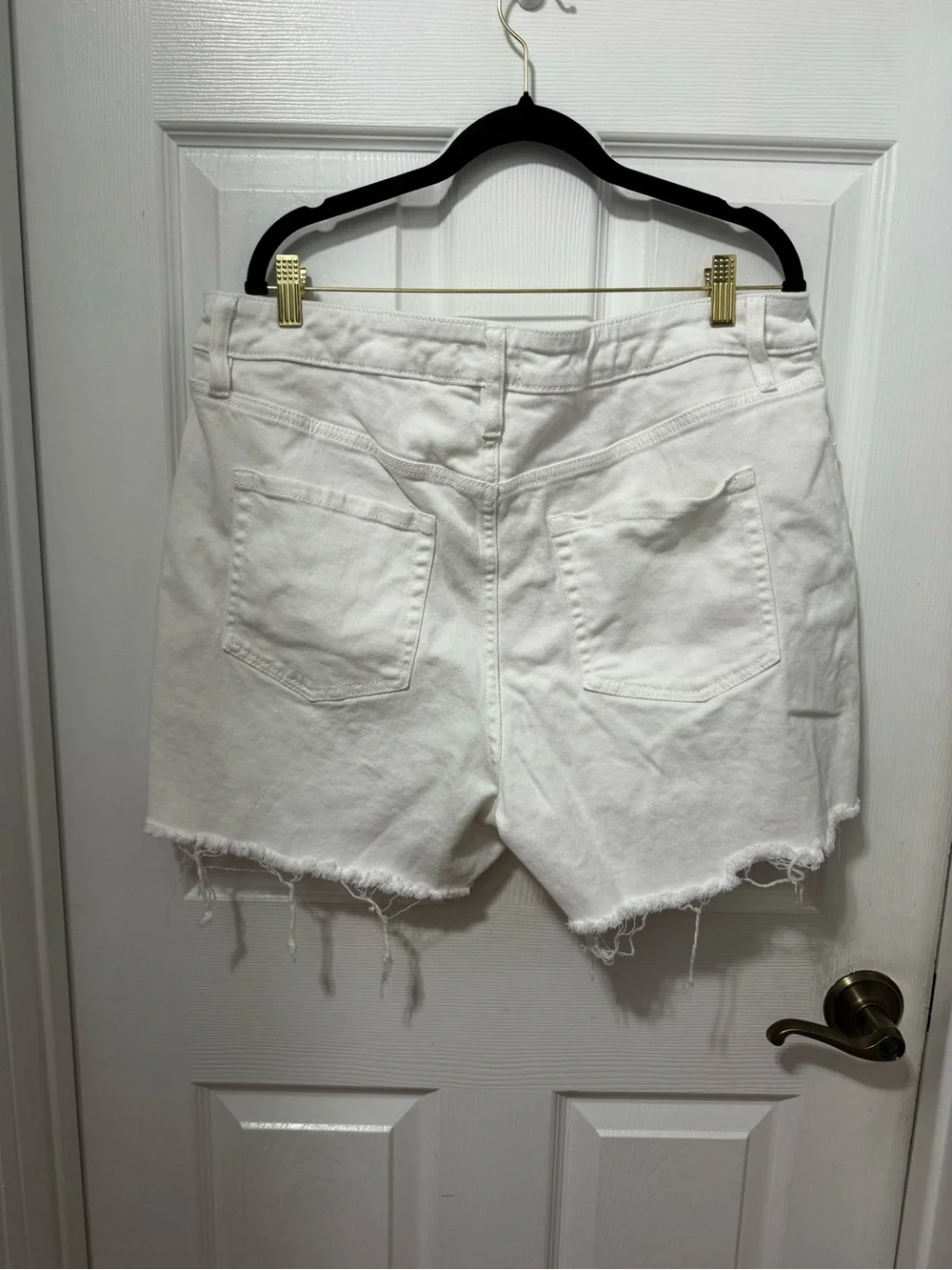 Ava & Viv White Frayed Hem Denim Shorts